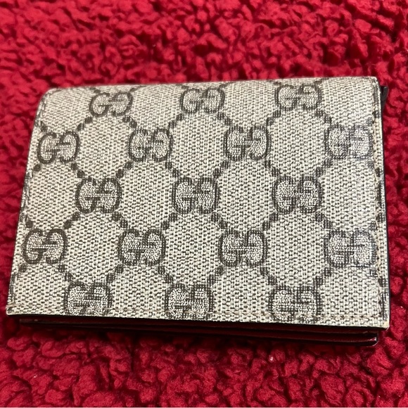 GUCCI AUTHENTIC GG SUPREME CHERRY COMPACT WALLET. EUC. - Picture 2 of 8